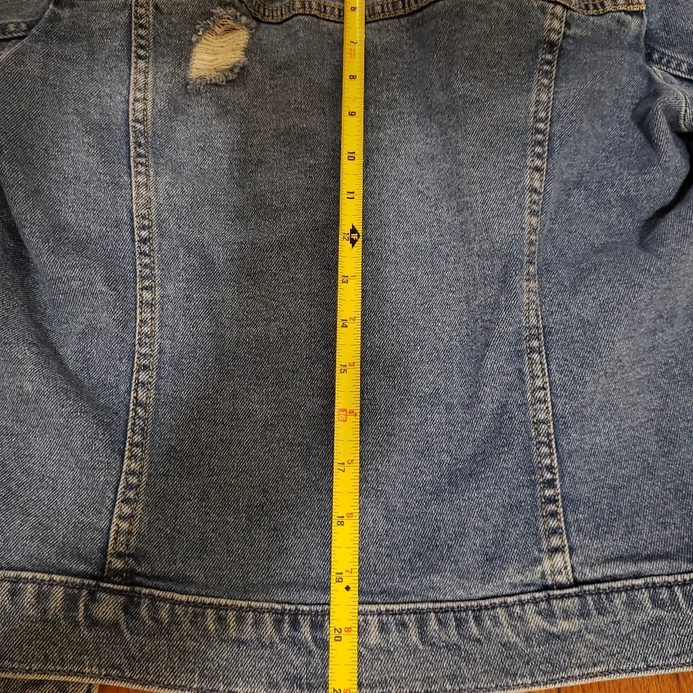 Hollister women's hooded distressed jean jacket. Size L. - Picture 7 of 8